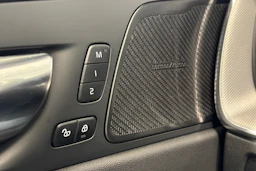 met. valkoinen Volvo XC60 2022 kuva 16.