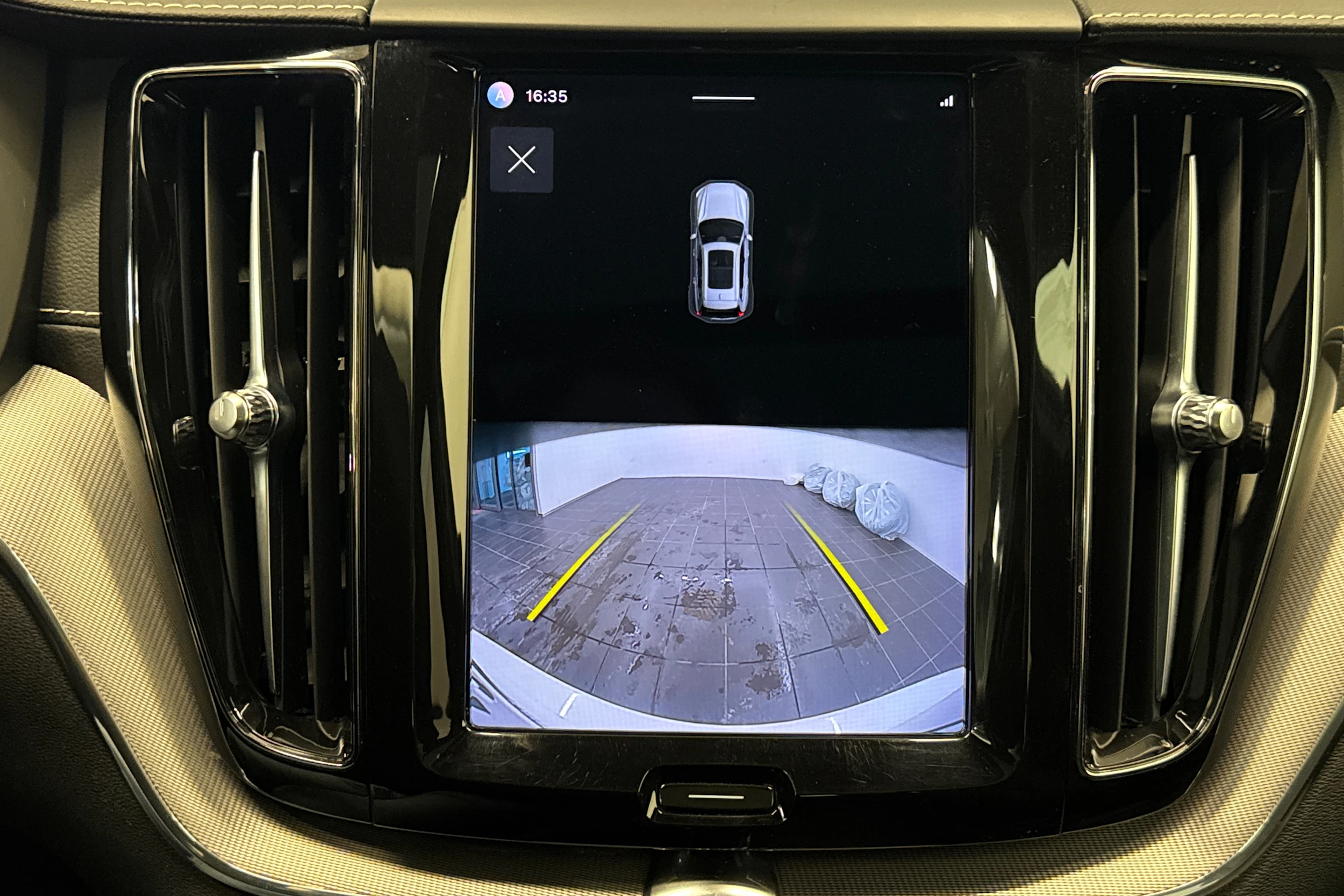 met. valkoinen Volvo XC60 2022 kuva 18.