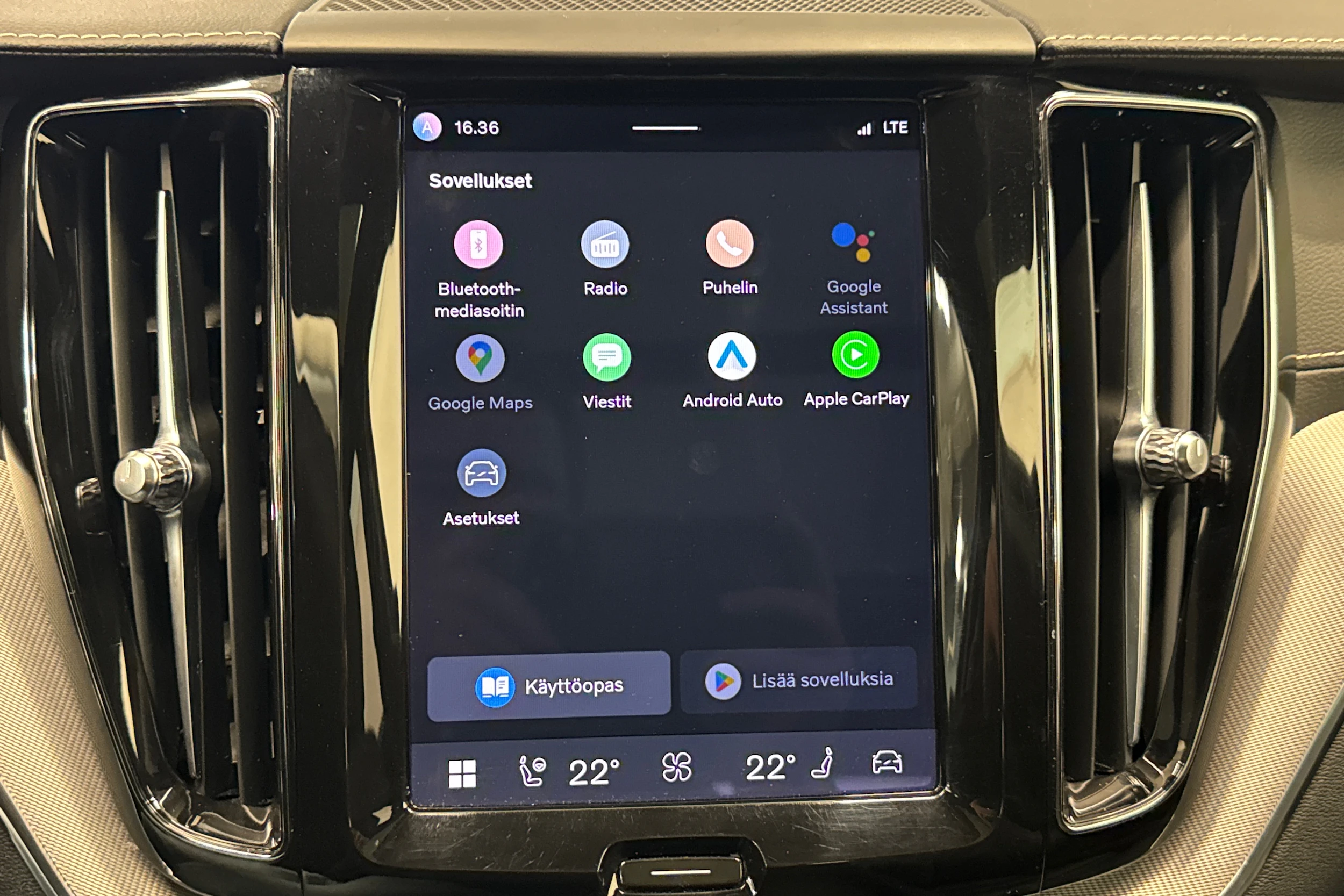 met. valkoinen Volvo XC60 2022 kuva 20.