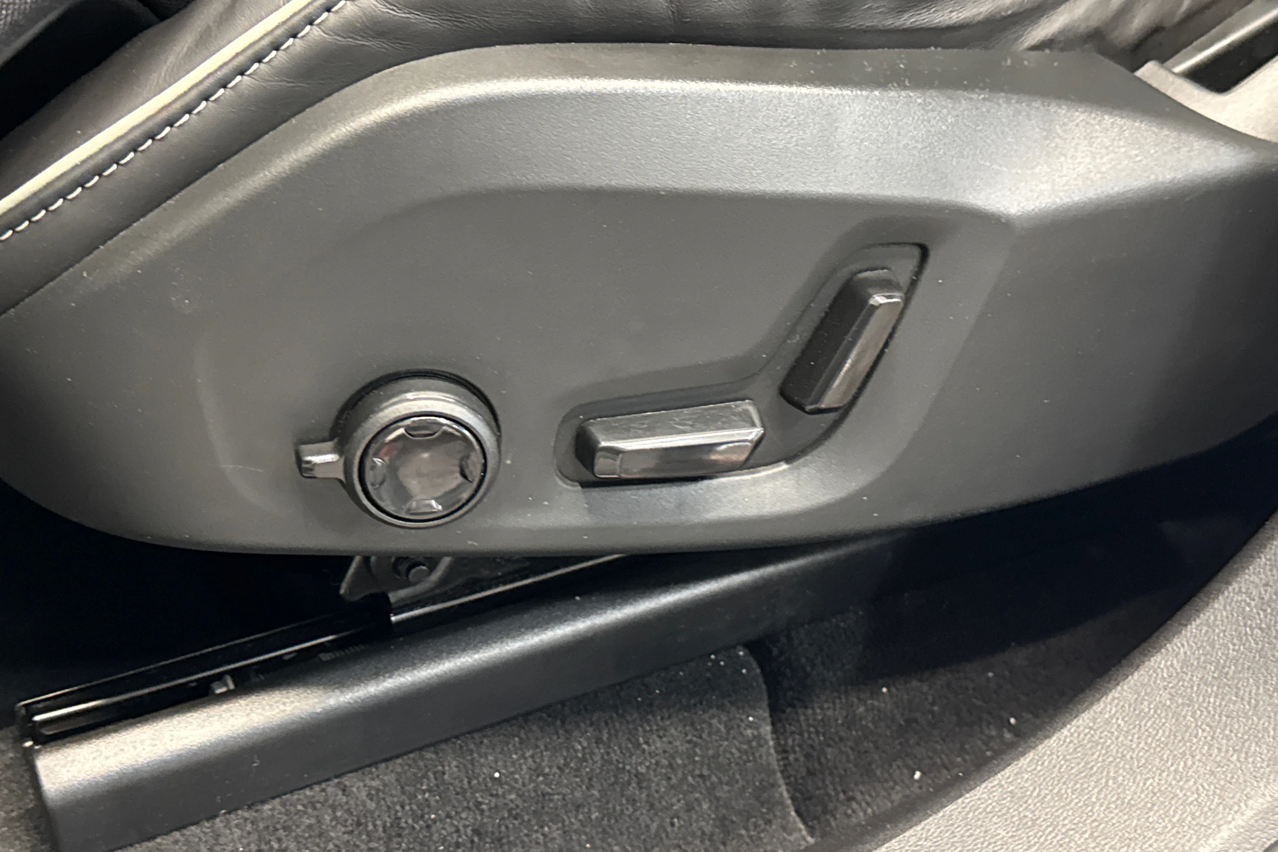 met. valkoinen Volvo XC60 2022 kuva 22.