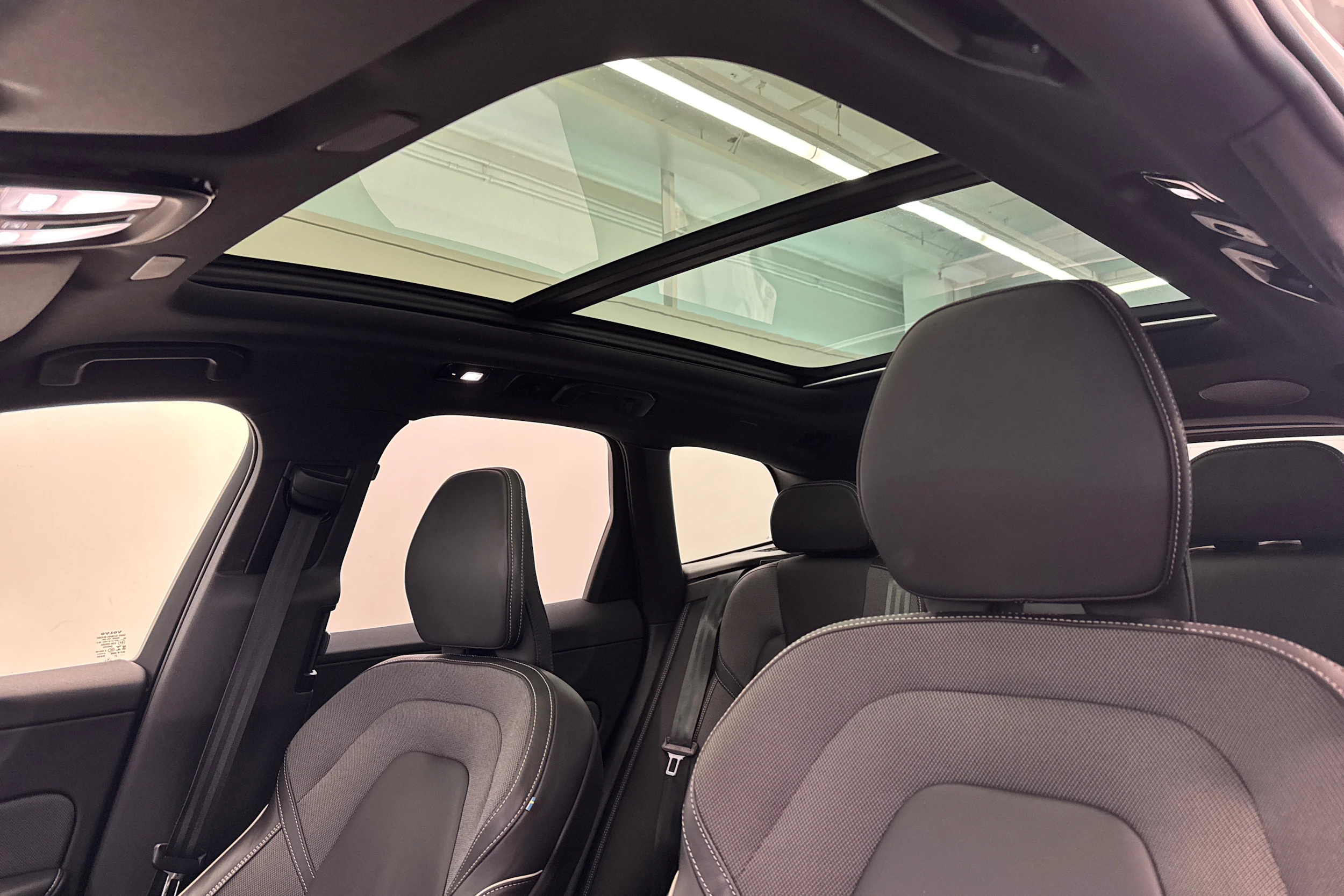 met. valkoinen Volvo XC60 2022 kuva 23.