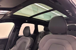 met. valkoinen Volvo XC60 2022 kuva 23.