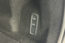 met. valkoinen Volvo XC60 2022 kuva 25.