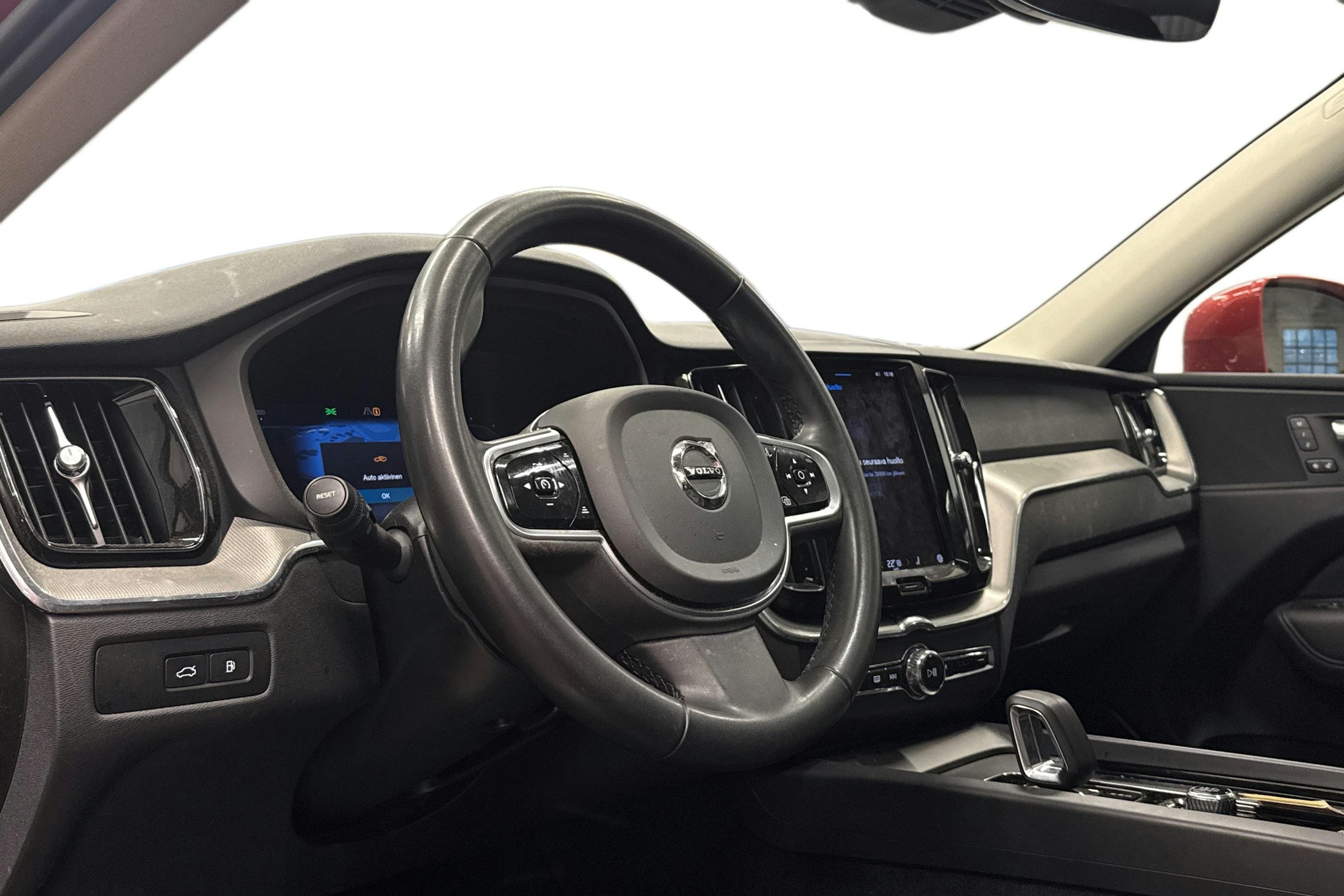 punainen Volvo XC60 2022 kuva 3.