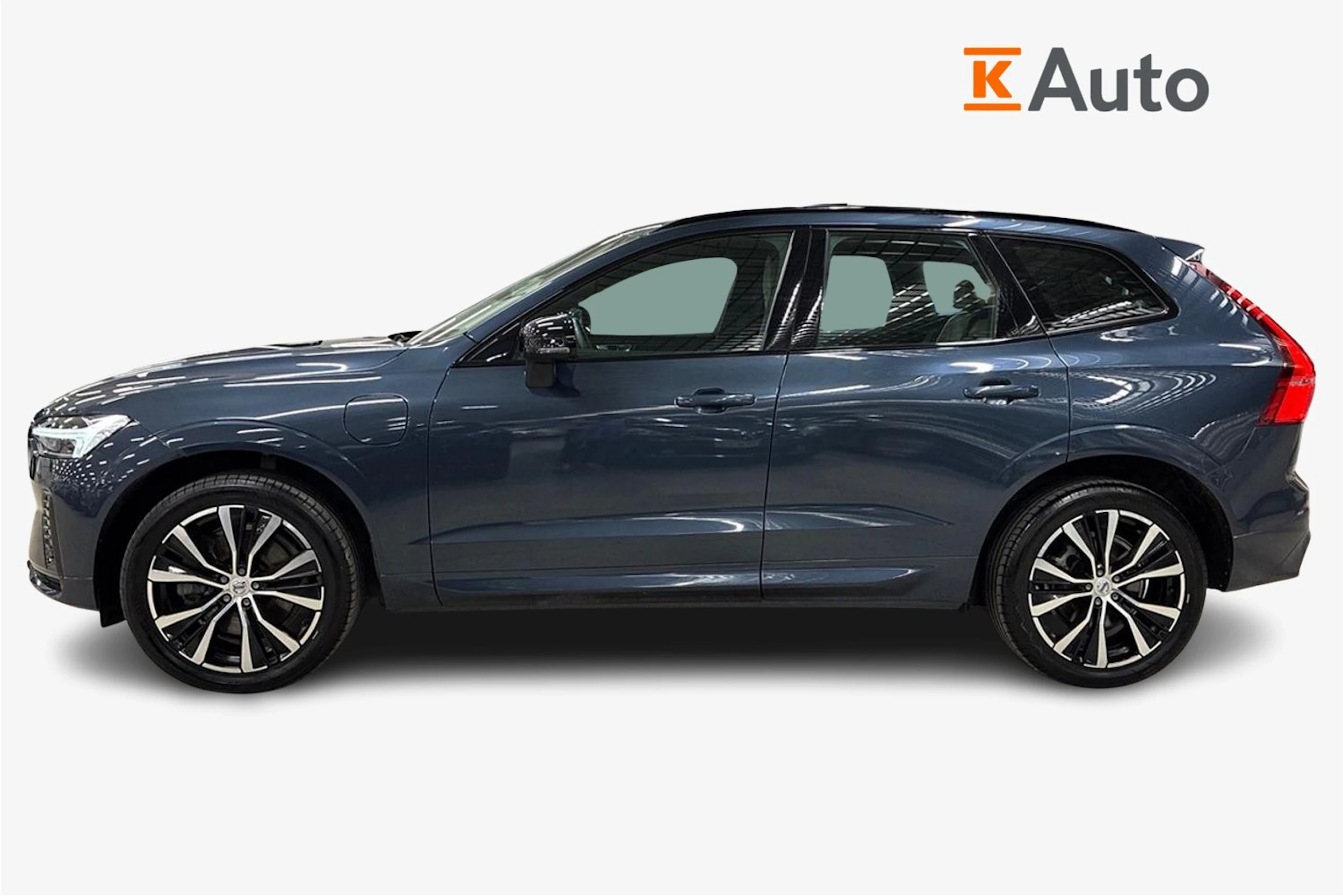 sininen Volvo XC60 2023 kuva 5.