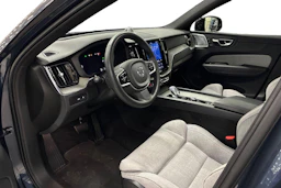 sininen Volvo XC60 2023 kuva 6.