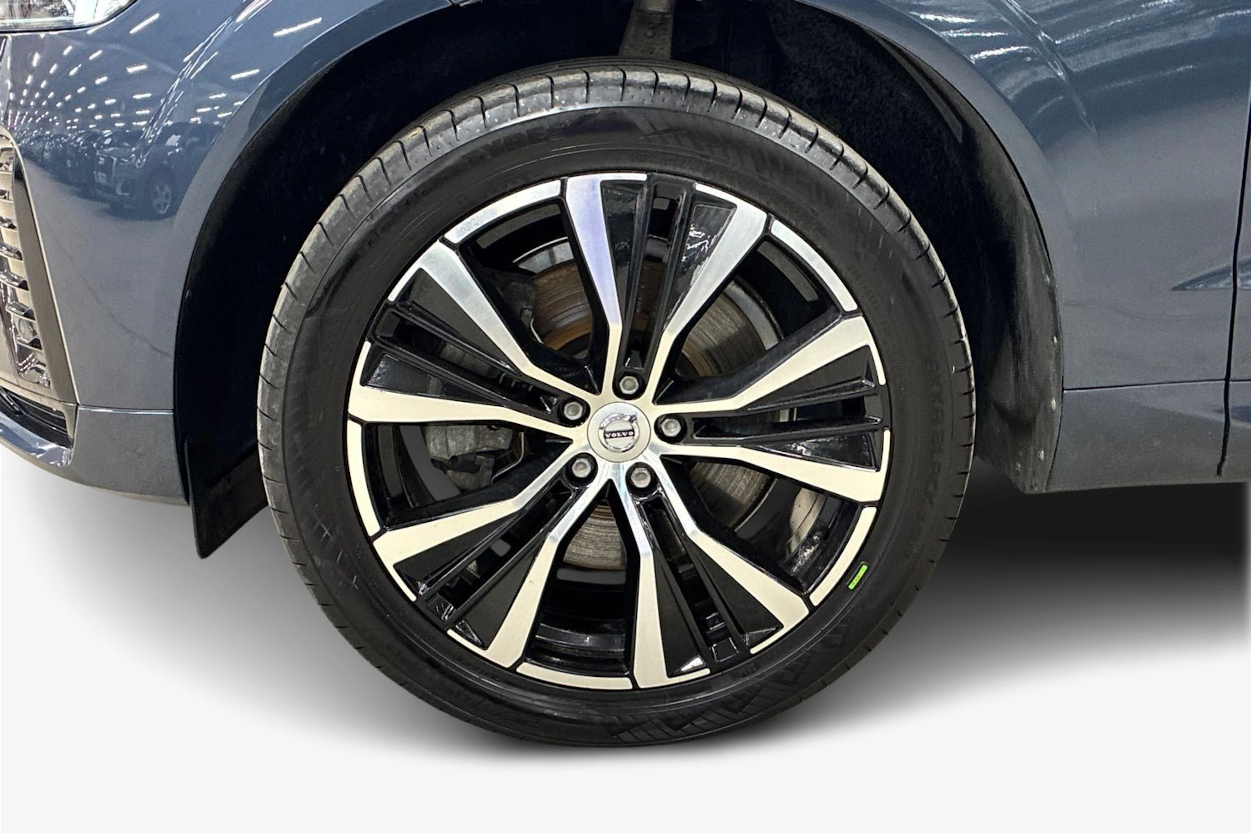 sininen Volvo XC60 2023 kuva 9.