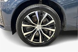 sininen Volvo XC60 2023 kuva 9.