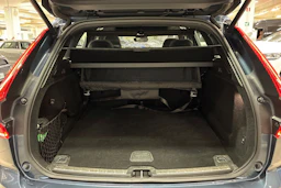 sininen Volvo XC60 2023 kuva 32.