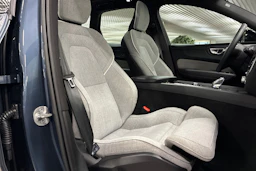 sininen Volvo XC60 2023 kuva 36.