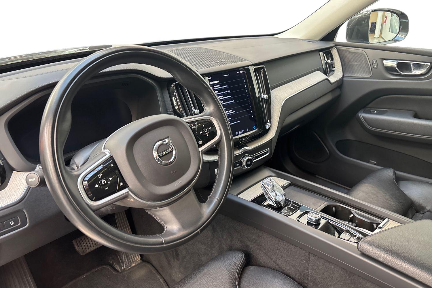 Volvo XC60 2022, photo 6/28