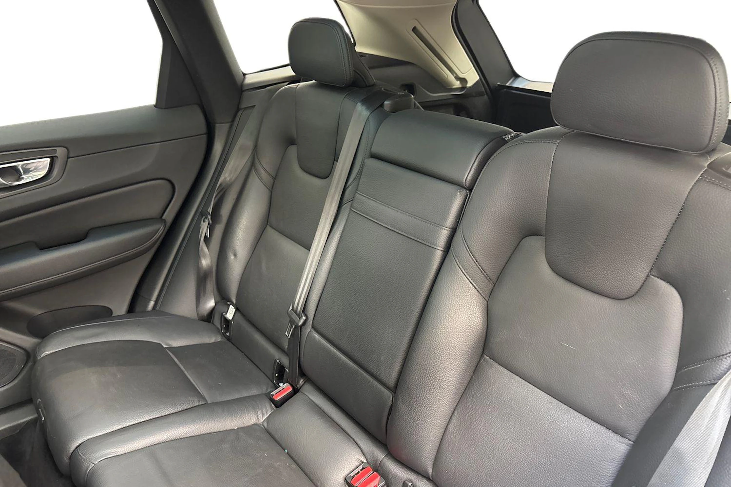 harmaa Volvo XC60 2022 kuva 11.
