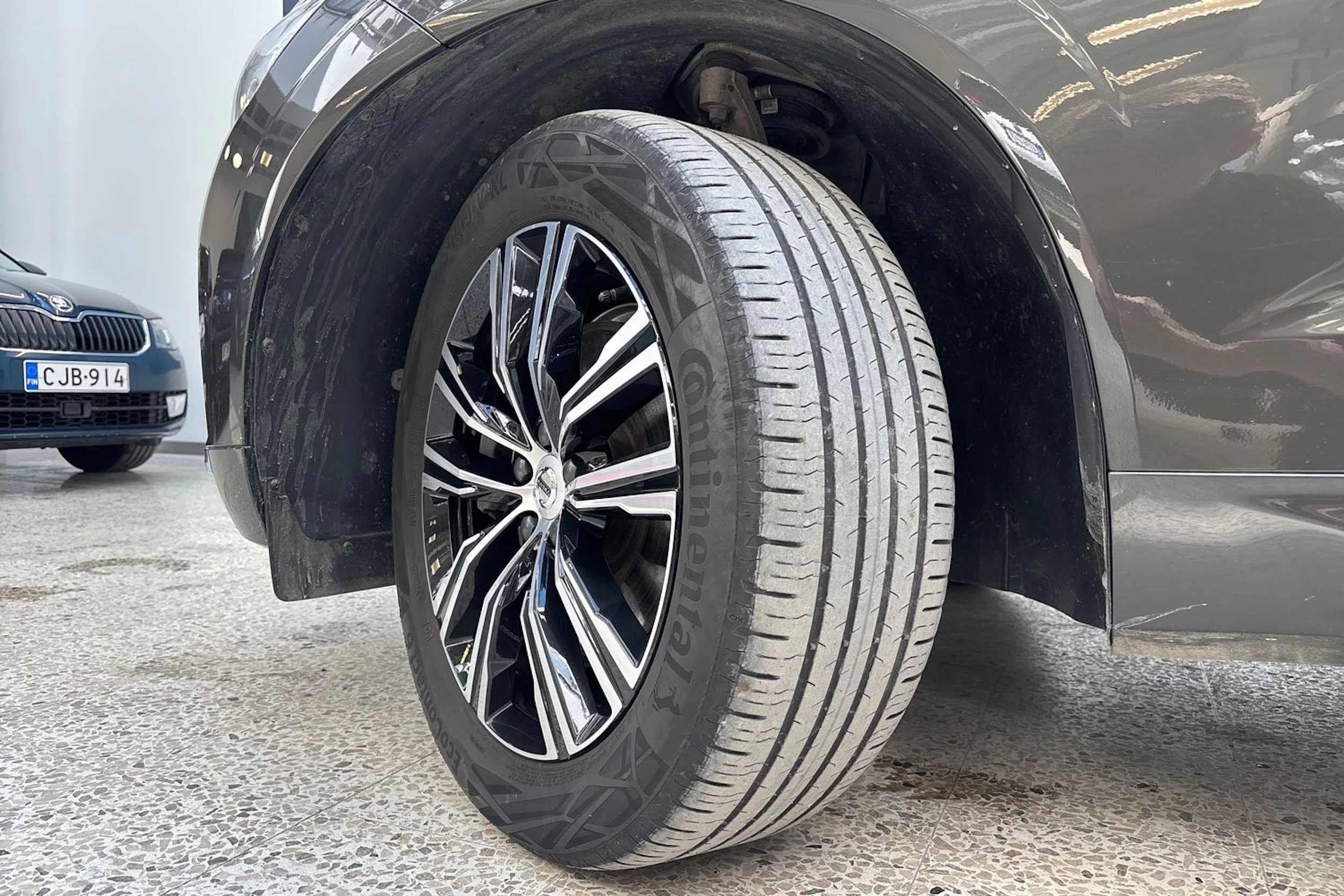 harmaa Volvo XC60 2022 kuva 13.
