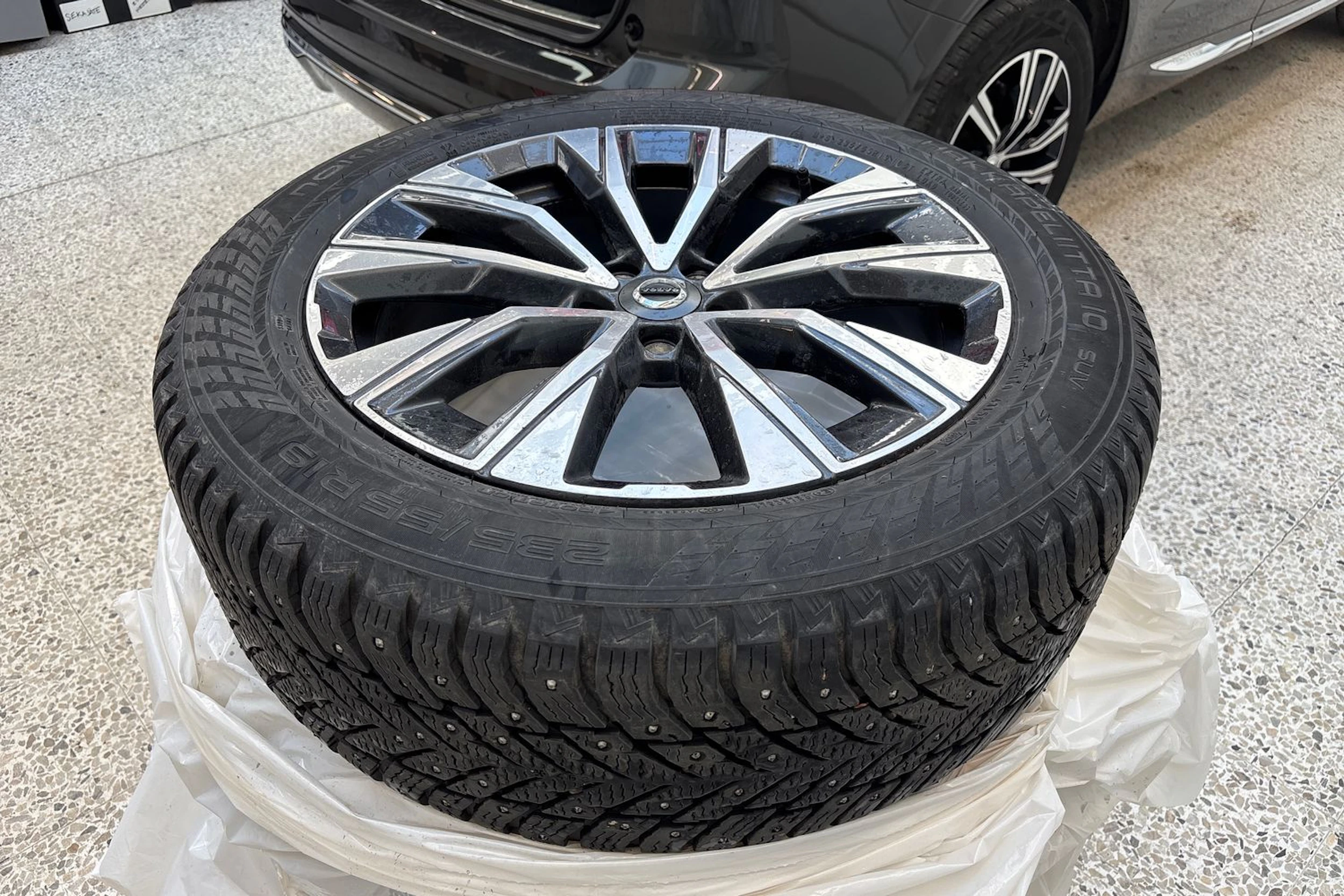 harmaa Volvo XC60 2022 kuva 15.