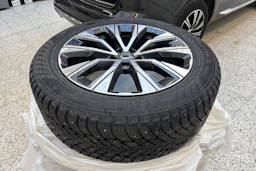 harmaa Volvo XC60 2022 kuva 15.