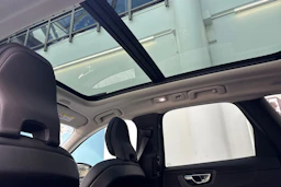 harmaa Volvo XC60 2022 kuva 20.