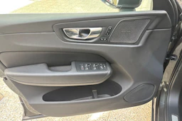 harmaa Volvo XC60 2022 kuva 21.