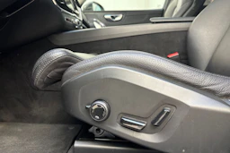 harmaa Volvo XC60 2022 kuva 22.
