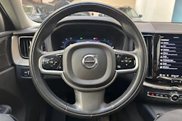 harmaa Volvo XC60 2022 kuva 24.