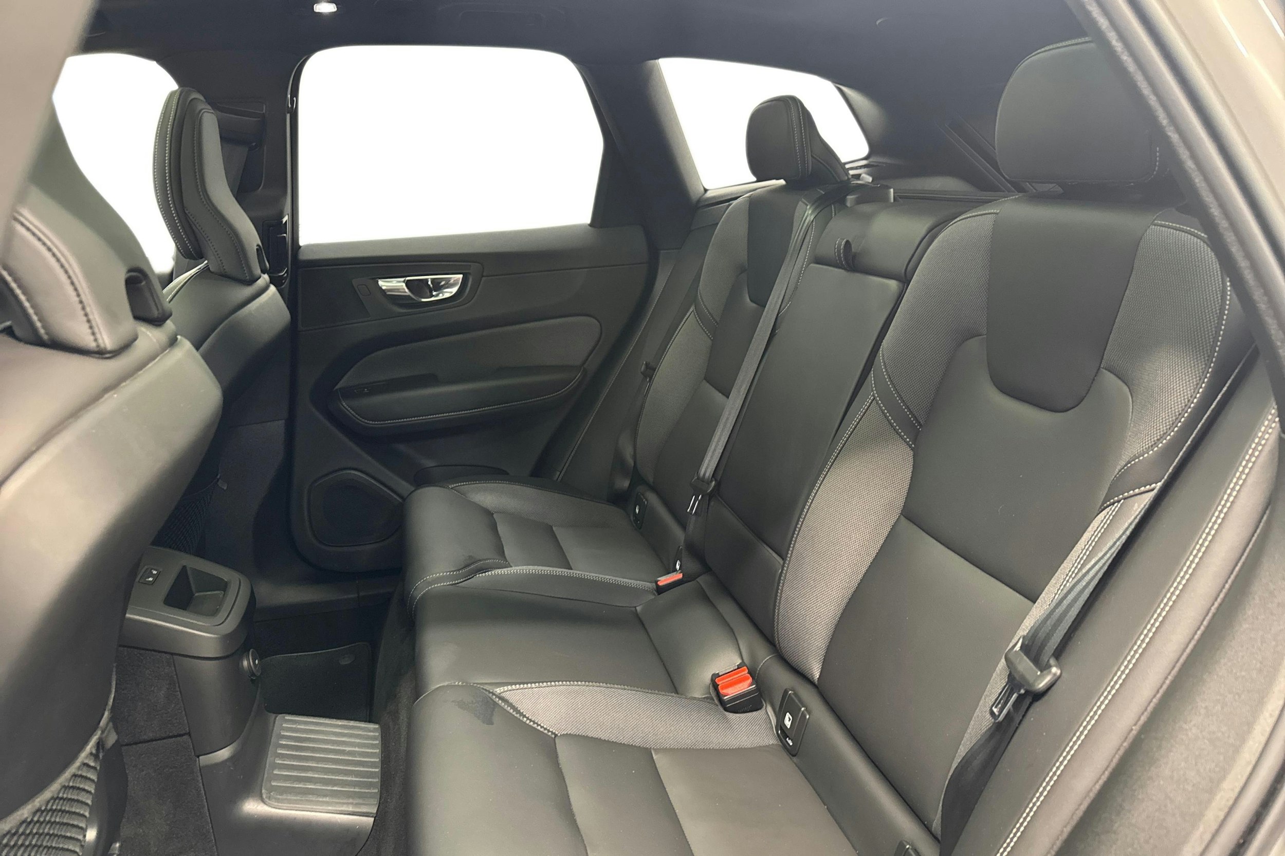 harmaa Volvo XC60 2022 kuva 10.