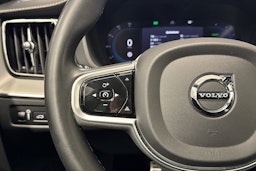 harmaa Volvo XC60 2022 kuva 17.