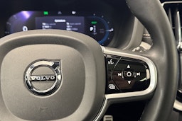 harmaa Volvo XC60 2022 kuva 18.