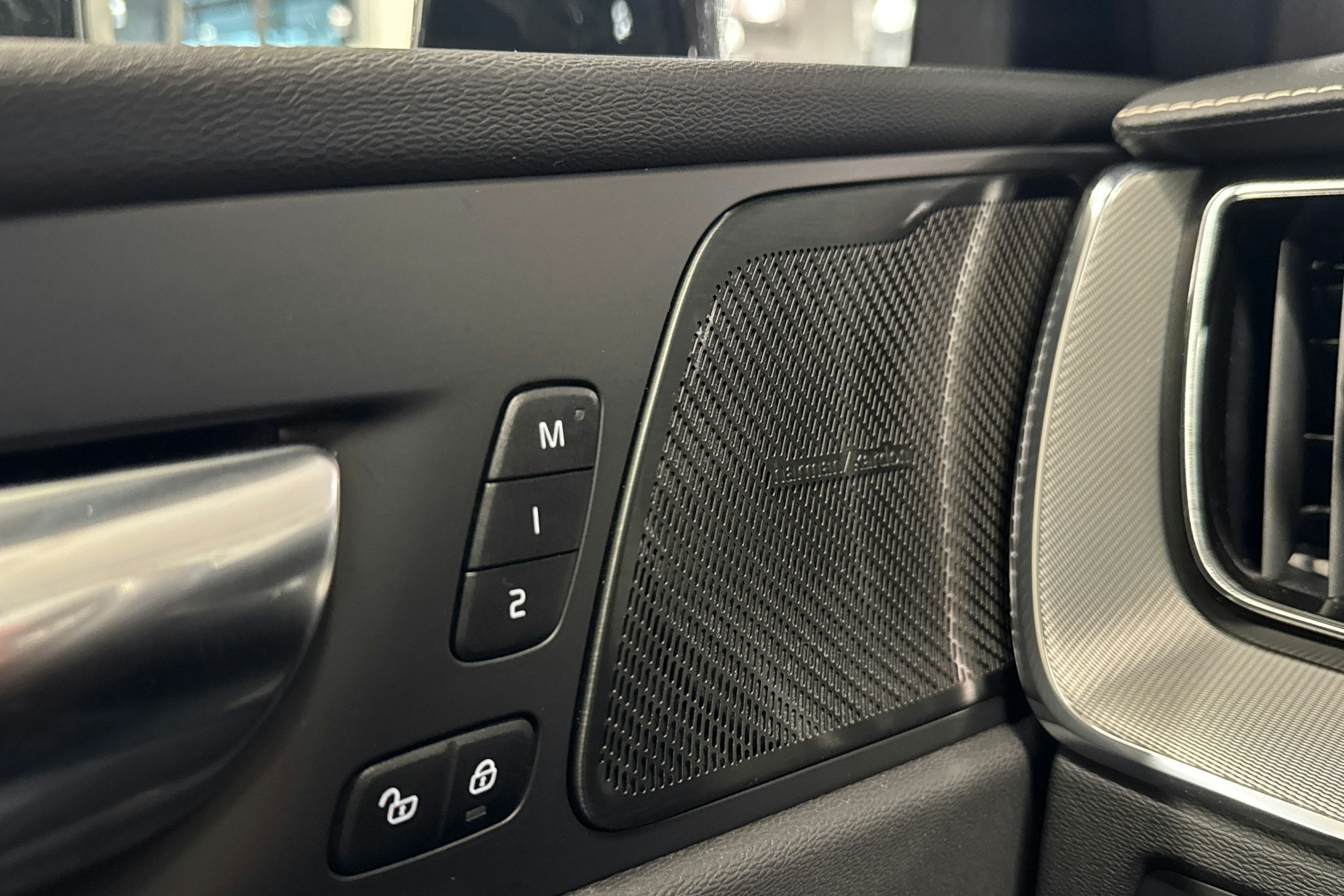 harmaa Volvo XC60 2022 kuva 20.