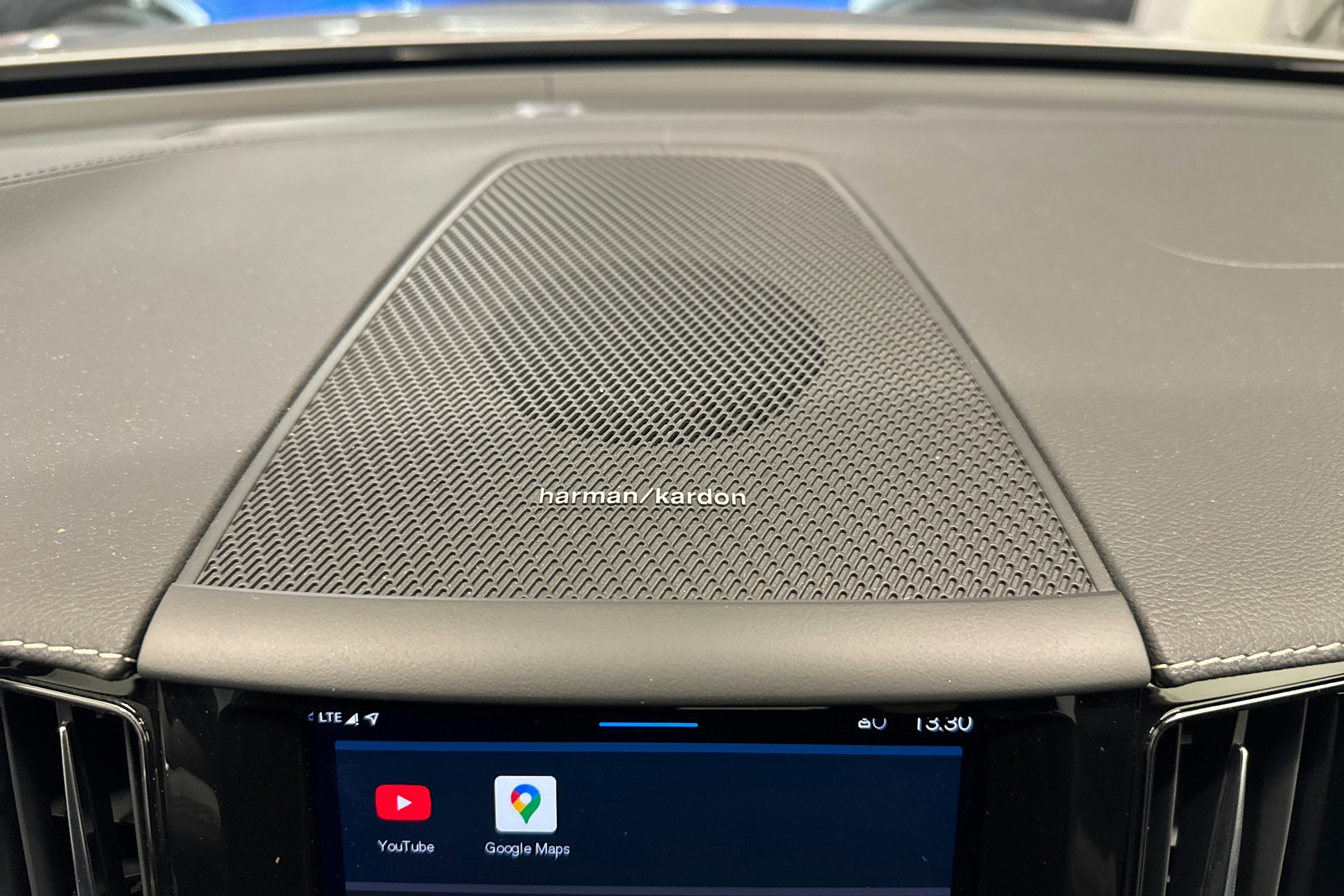 harmaa Volvo XC60 2022 kuva 21.