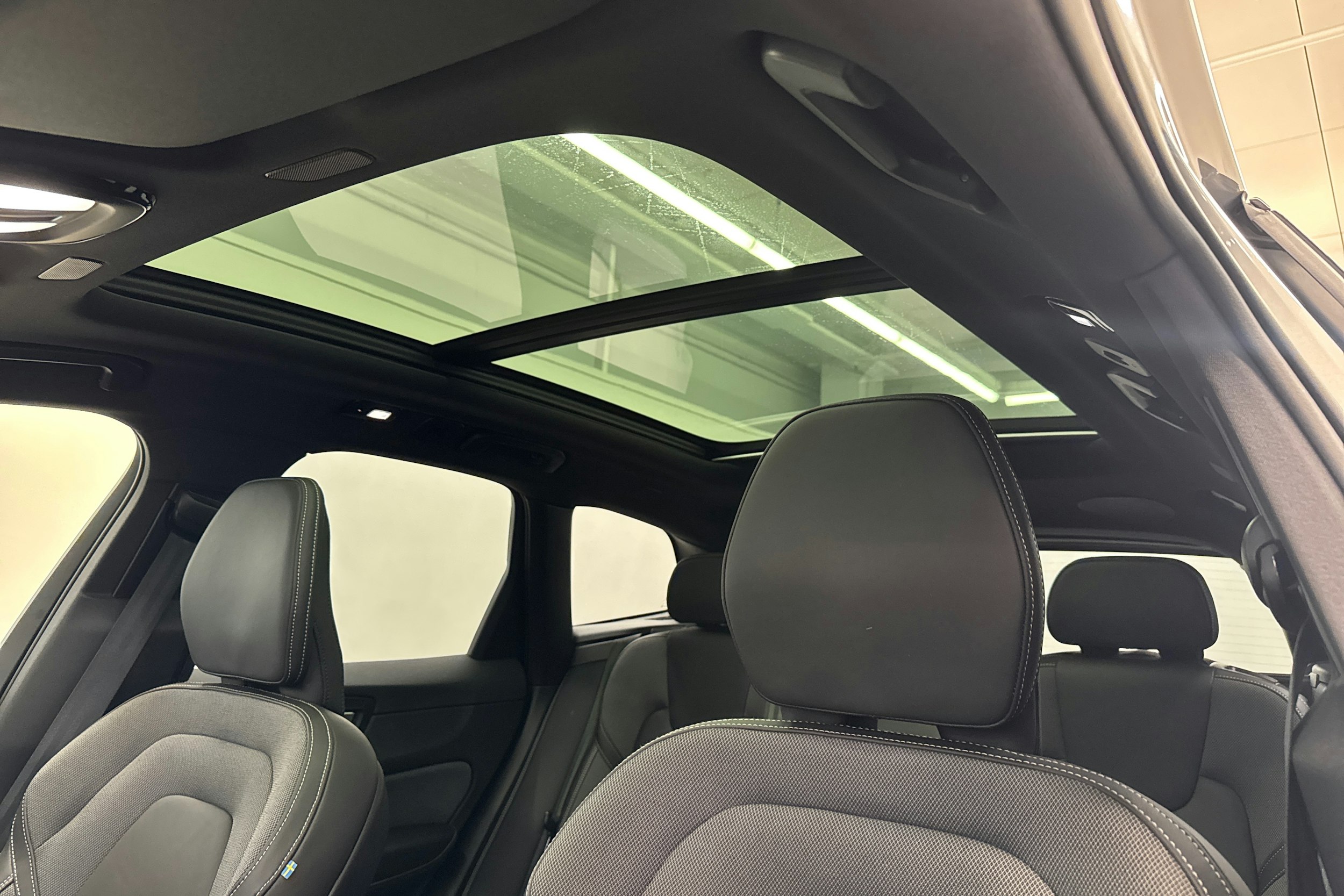 harmaa Volvo XC60 2022 kuva 25.