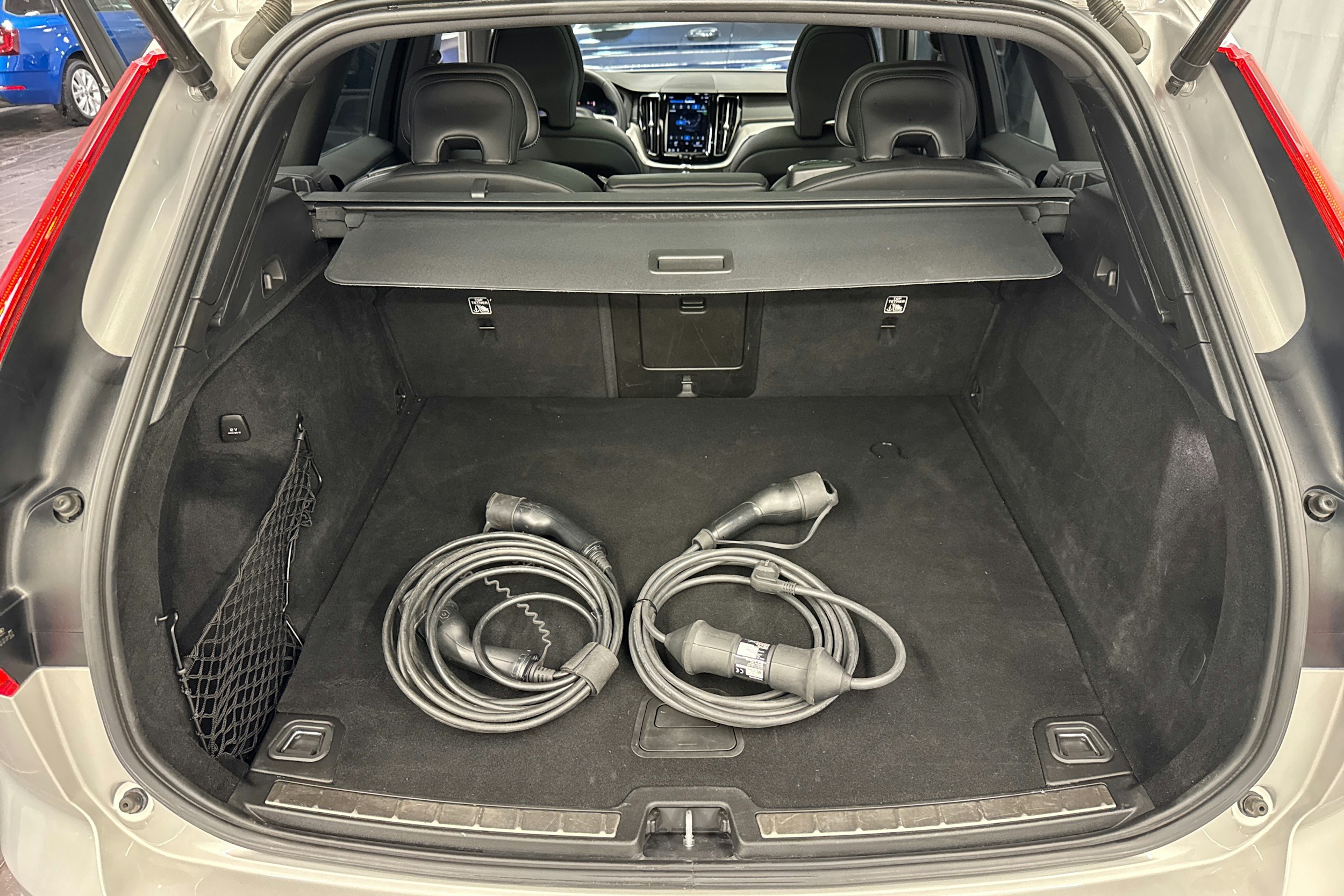 harmaa Volvo XC60 2022 kuva 26.