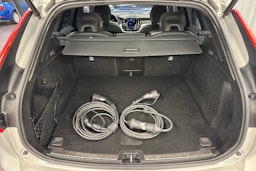 harmaa Volvo XC60 2022 kuva 26.