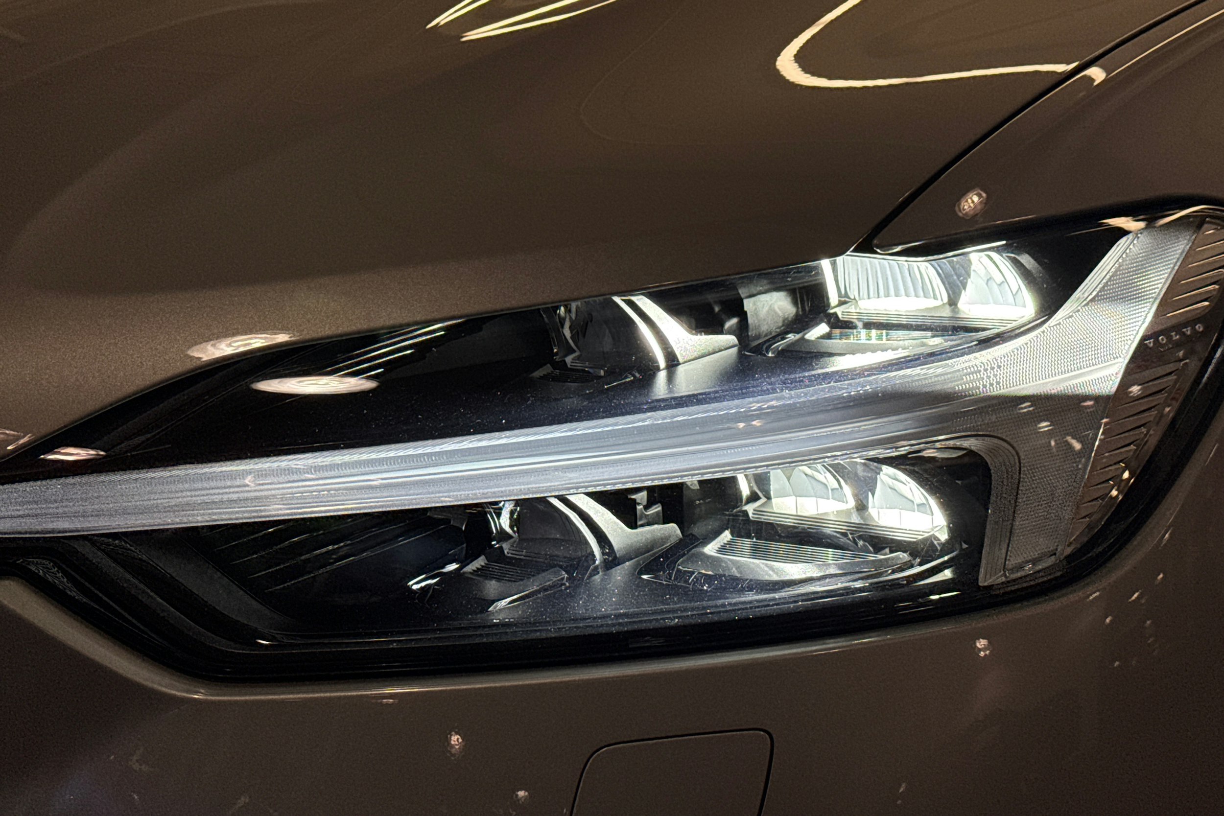 harmaa Volvo XC60 2022 kuva 27.