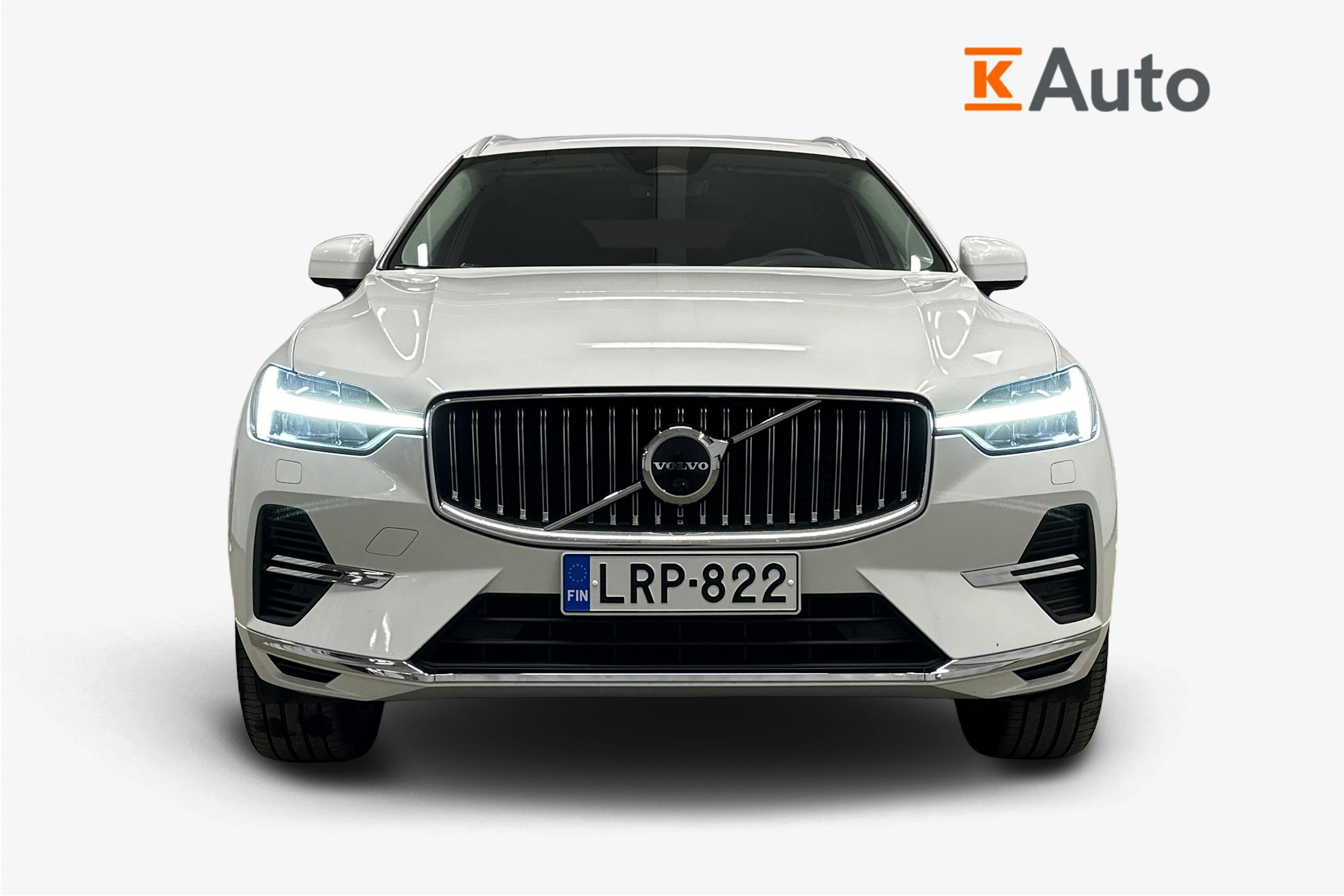 valkoinen Volvo XC60 2022 kuva 5.