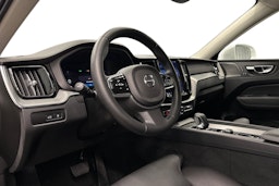 valkoinen Volvo XC60 2022 kuva 7.