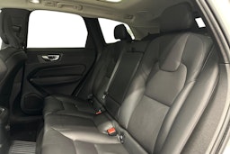 valkoinen Volvo XC60 2022 kuva 10.