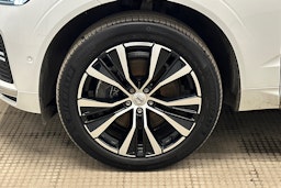 valkoinen Volvo XC60 2022 kuva 11.