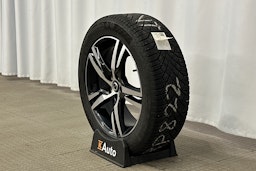 valkoinen Volvo XC60 2022 kuva 13.