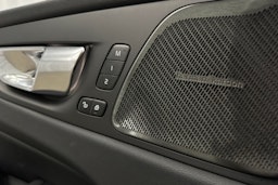 valkoinen Volvo XC60 2022 kuva 19.