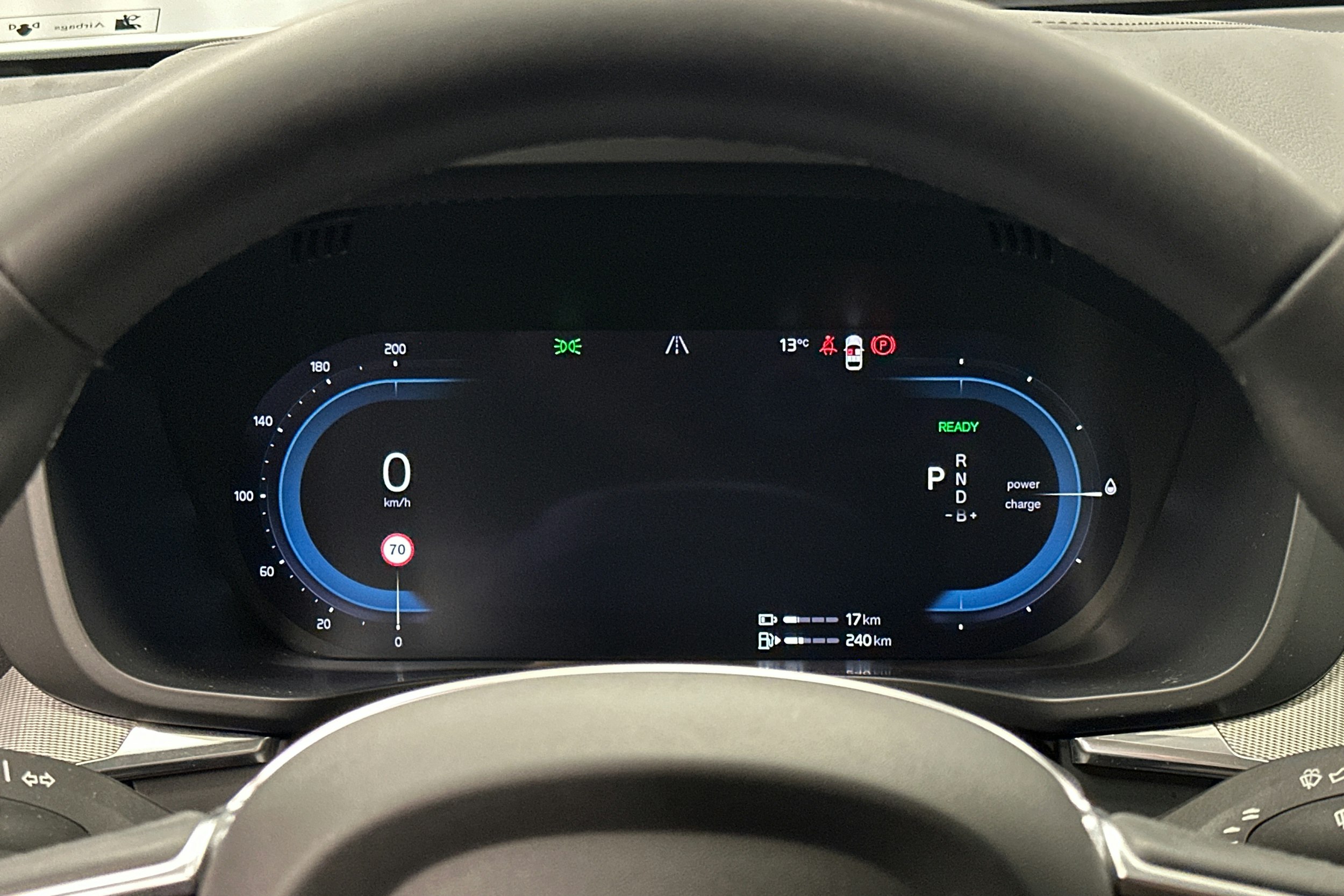 valkoinen Volvo XC60 2022 kuva 25.