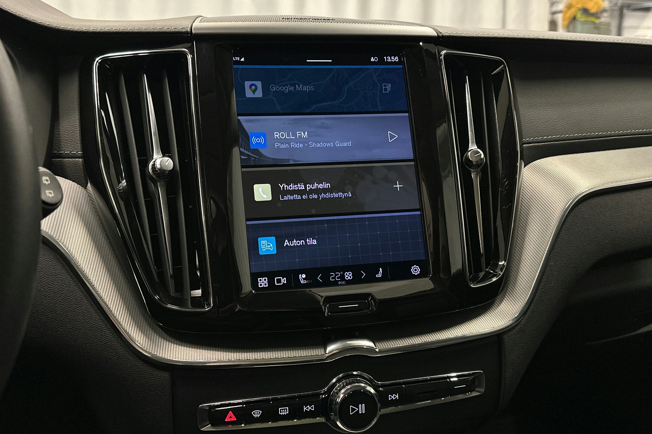 valkoinen Volvo XC60 2022 kuva 28.