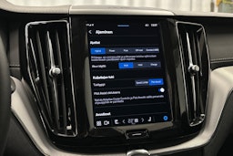 valkoinen Volvo XC60 2022 kuva 30.