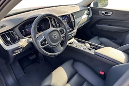 met. harmaa Volvo XC60 2022 kuva 3.