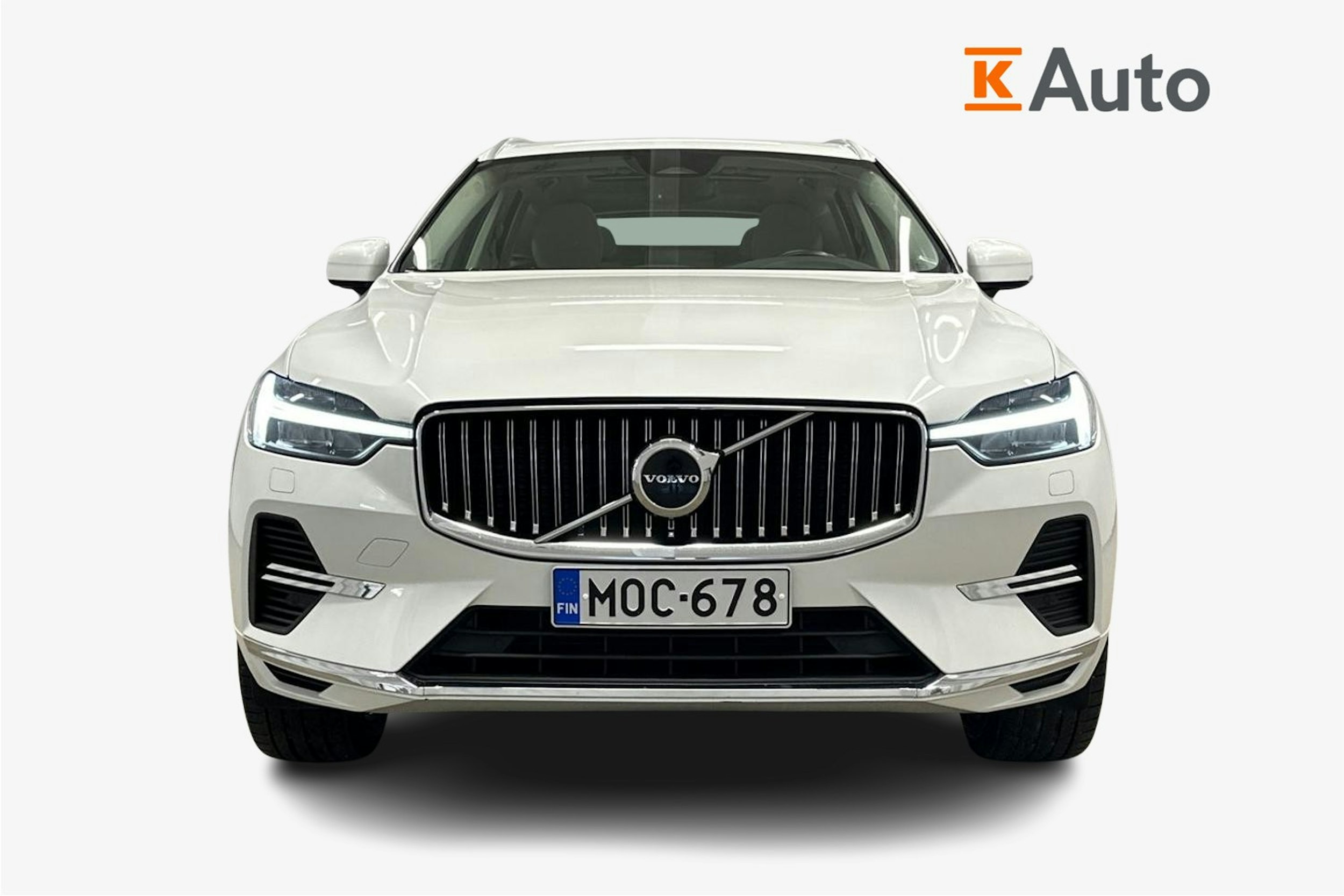 valkoinen Volvo XC60 2022 kuva 5.