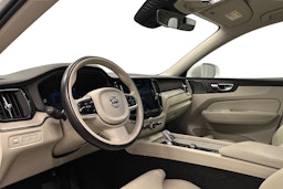 valkoinen Volvo XC60 2022 kuva 7.