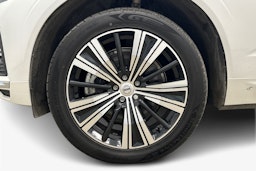 valkoinen Volvo XC60 2022 kuva 11.