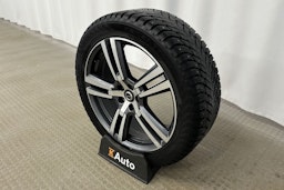 valkoinen Volvo XC60 2022 kuva 13.