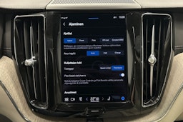 valkoinen Volvo XC60 2022 kuva 31.