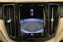 valkoinen Volvo XC60 2022 kuva 33.