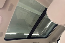 valkoinen Volvo XC60 2022 kuva 36.