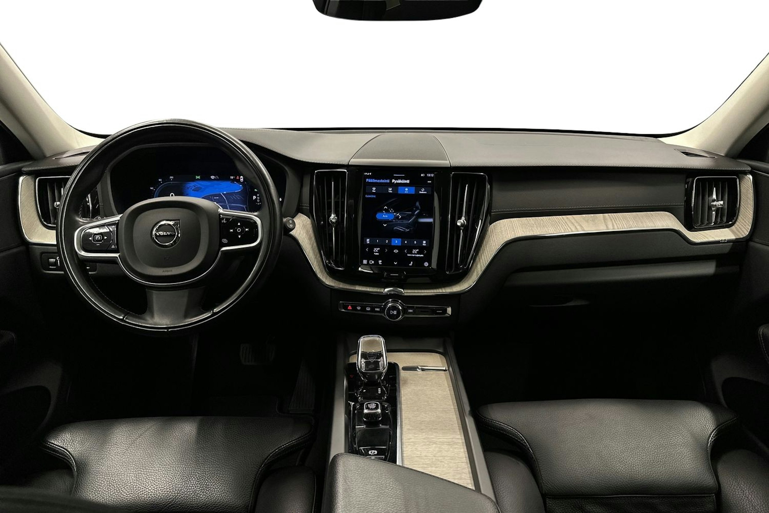 valkoinen Volvo XC60 2022 kuva 9.